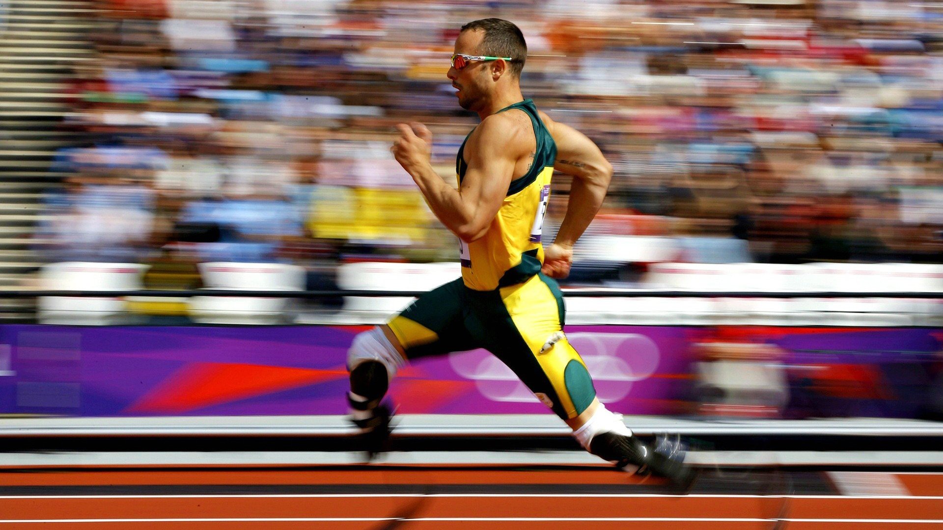 智能机器人训练助力乒乓球选手提高反应速度，机器人辅助乒乓球运动员进行训练