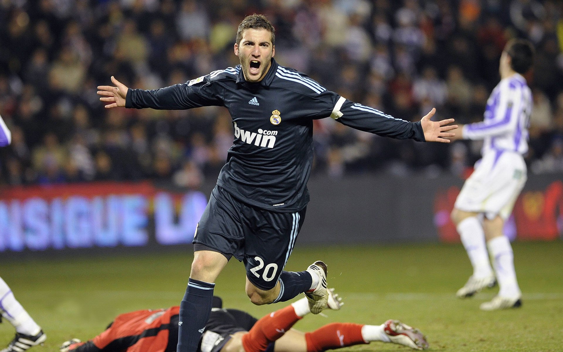 世界杯激战不断:逆转逆境中的经典瞬间,世界杯超燃视频